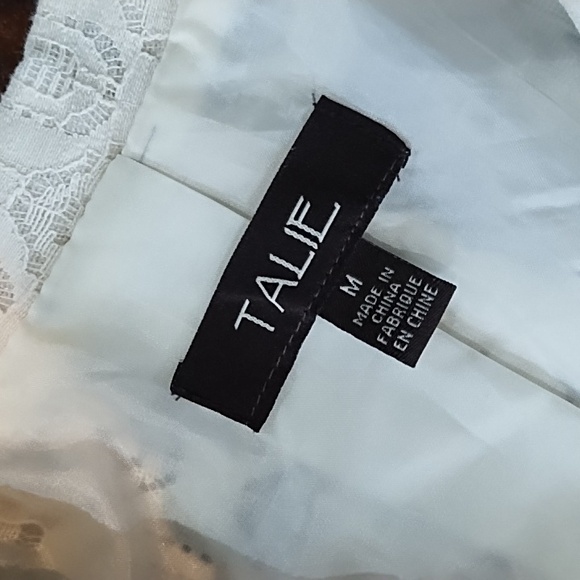 Lace cream blazer with zipper details - Picture 2 of 4